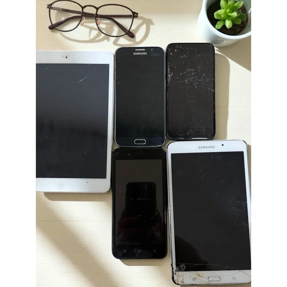 Lot of 12 iPhone iPad Samsung TCL Plus Phones & Tablets Parts